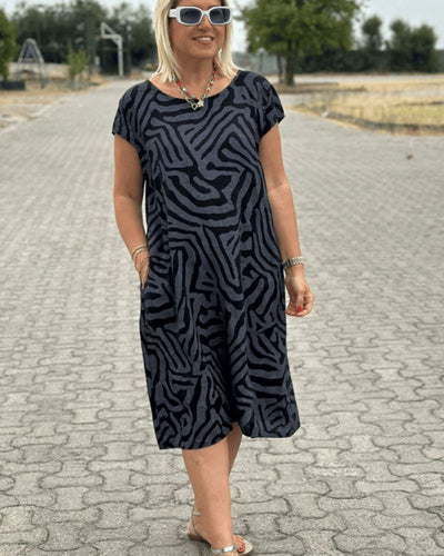 Emma™ - Sommerkjole med rund hals og flott trykk