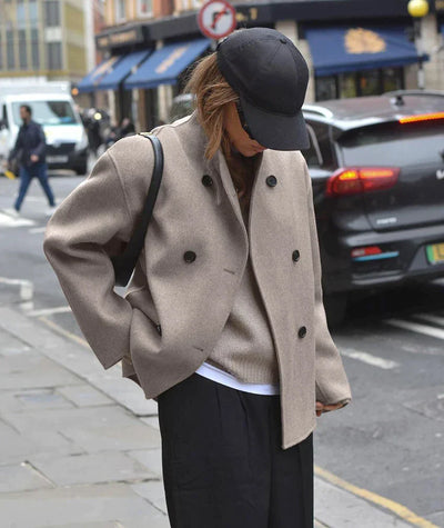 Louisa – Klassisk oversized jakke med dobbelt knappelukking